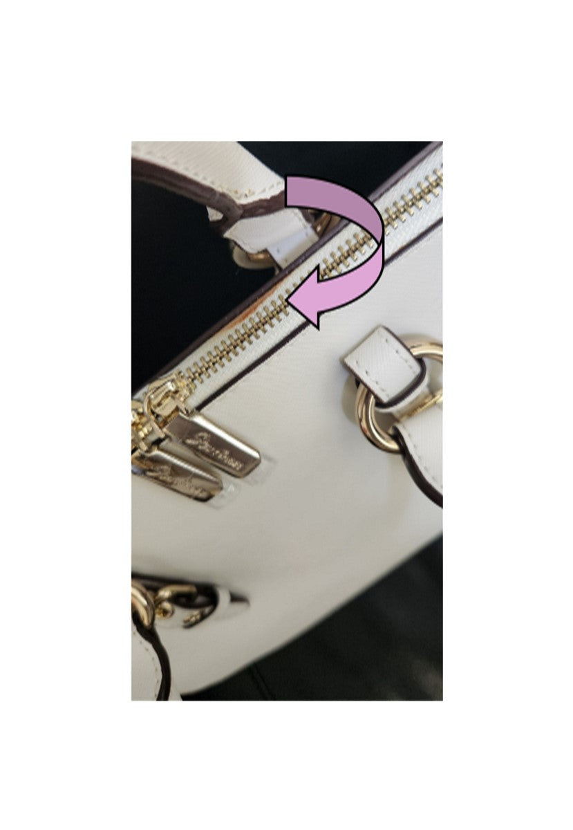 Inspiring White Purse w/Handle